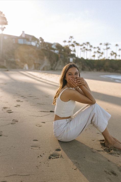 Hawaii Vacay Outfits, Beach Professional Photoshoot, Solo Beach Photoshoot, Beach Senior Pictures Outfits, Beachy Senior Pictures, Beach Senior Pics, Senior Pictures Hawaii, Laguna Beach Photoshoot, Beach Headshots