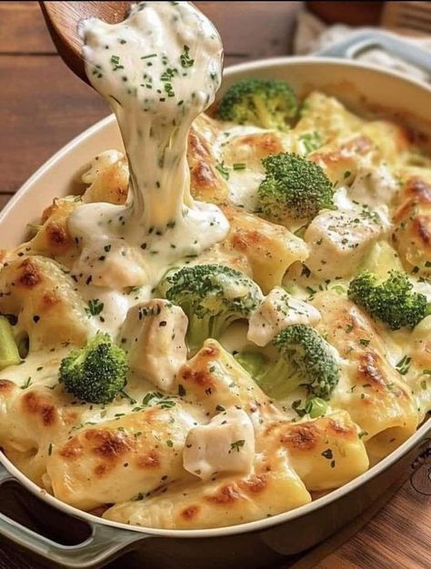 Giada De Laurentiis 🍗🍾 | Chicken and Broccoli Baked Alfredo 🍗🥦🧀 | Facebook Baked Alfredo, Broccoli And Chicken, Broccoli Pasta Bake, Broccoli Bake, Creamy Broccoli, Chicken Pasta Bake, Chicken And Broccoli, Broccoli Pasta, Alfredo Recipe