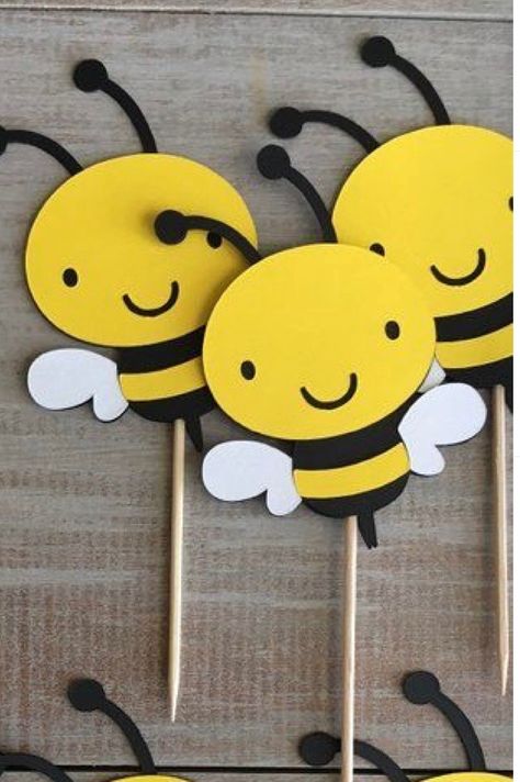 Bumble Bee Crafts For Kids, Paper Bees Diy, 3d Bee Craft, Beehive Paper Craft, Bee Paper Craft, Bumblebee Craft, Paper Bee Craft, Bumble Bee Construction Paper, Bee Cupcake Toppers