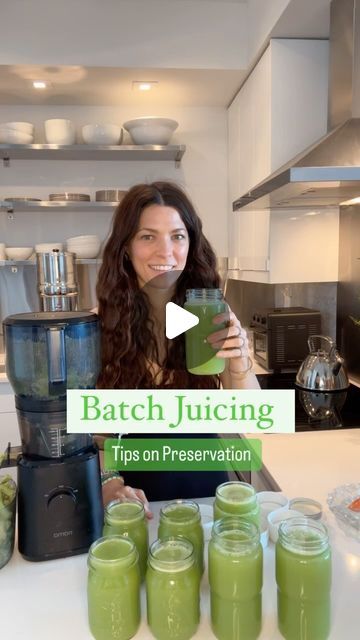 Riane | Plant-Based Recipes | Juicing | Wellness | Lifestyle on Instagram: "🍋🥬 Batch Juicing Tips:  Cold Pressed Juices retain a good amount of nutrients up to 72 hours in the fridge.  Of course fresh is always ideal as it contains the most enzymes/nutrients, but it’s still beneficial to drink up to 72 hrs.   Fill your glass containers up to the tippy top so that there is very little air for oxidation.  This is when stored in the fridge.  If storing in the freezer, leave about an inch as liquid expands when frozen.   Adding lemons or limes preserves juices as well.  For this reason, I personally wouldn’t batch juice plain celery juice.  I’ve done it and didn’t feel the cleansing effect & vitality from it like I do when it’s juiced day of. (My husband Mark didn’t either.). I would still j Freezing Green Juice, Batch Juice Recipes, Batch Juicing, Celery Juice Recipe, Cold Pressed Juice Recipes, Juicing Tips, Glowing Green Smoothie, Celery Juice Benefits, Inflammation Diet