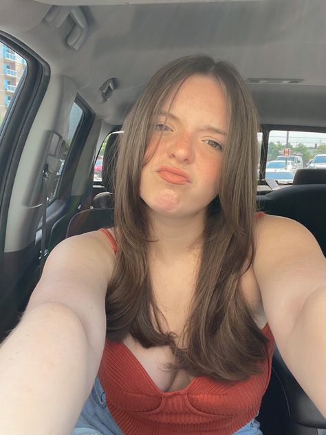 medium length hair, brunette, soft layers, & face framing :) Medium Length Hair Brunette, Bra Strap Length Hair, Girls Haircuts With Layers, Layers Face Framing, Medium Length Brown Hair, Face Framing Hair, Long Length Hair, Long Brunette Hair, Medium Layered Hair