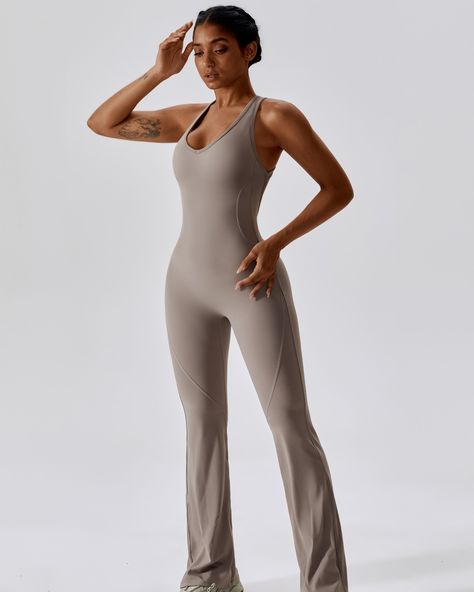 Flaunt Your Brand's Edge 🔥 Introducing our premium Quick-Dry Yoga Jumpsuits, crafted for businesses. Elevate your activewear game with these stylish, high-performance pieces. #fitnessapparel #brandenhancement #yogajumpsuitgoals Yoga Jumpsuit, Cut Clothes, Hip Lifts, Long Midi Dress, Cardigan Long, Pants Design, Mid Dresses, Seamless Leggings, Gym Wear