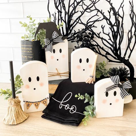 Ghost Signs Halloween, Wooden Ghosts Diy, Halloween Ghost Decor, Wooden Witch, 2x4 Wood, Ghost Decor, Boo Sign, Ghosts Halloween, Farmhouse Halloween