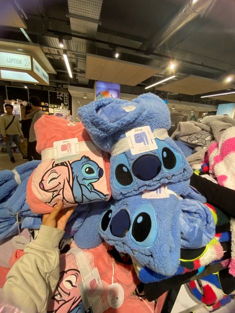 #couple #matching #primark #cute #couplegoals #disney #stitch #lilostitch #sleepover #pyjama #pajamas Primark Fluffy Pyjamas, Primark Aesthetic, Disney Sleepover, Fluffy Pjs, Primark Clothes, Primark Pjs, Primark Pyjamas, Primark Outfit, Disney Prom