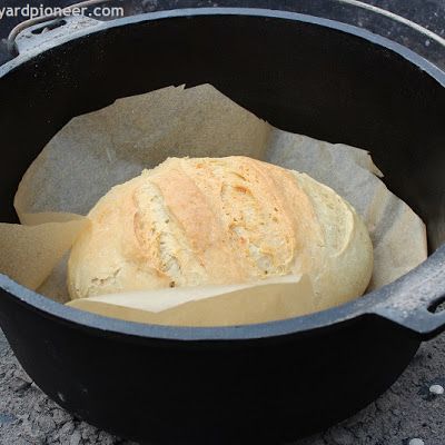 Campfire Dutch Oven Bread @keyingredient #bread Bread In A Dutch Oven, Damper Recipe, Oven Bread, Dutch Oven Camping, Dutch Oven Bread, Dutch Oven Cooking, Dutch Oven Recipes, Cast Iron Recipes, Campfire Food