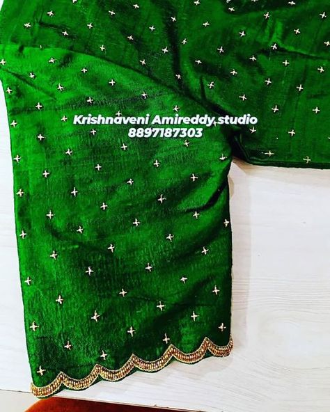 Overall Maggam Work Blouse, Simple Maggam Work Blouses Latest, Minimal Embroidery, Green And Gold Dress, Green Blouse Designs, Maggam Blouses, Pink Blouse Designs, Magam Work, Sleeveless Blouse Designs