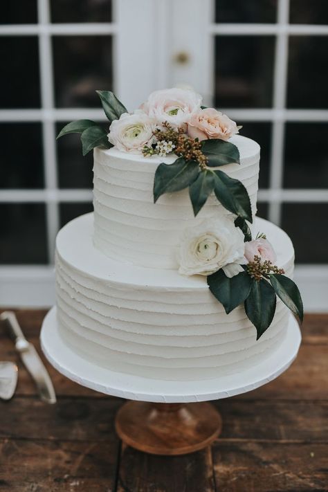 Individual Cupcakes, Wedding Cake With Flowers, 2 Tier Wedding Cakes, Cake Rustic, Green Wedding Cake, Cake With Flowers, Green Weddings, Cake Simple, Small Wedding Cakes