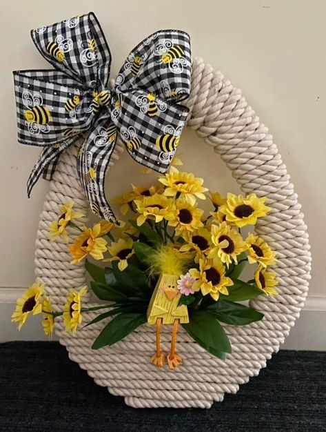 Easter Crafts Dollar Store, Diy Spring Crafts, Basket Wreath, Spring Basket, Easter Wreath Diy, Easter Egg Wreath, Burlap Wreaths, Crafts Decor, Nautical Rope