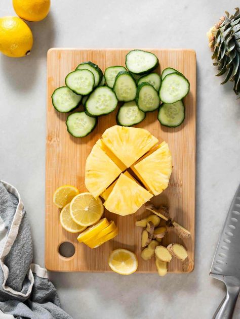 Pineapple Ginger Cucumber Detox Drink, Cucumber Pineapple Detox Drink, Ginger Cucumber Lemon Water, Pineapple Coconut Smoothie Recipes, Pineapple Coconut Smoothie, Flat Tummy Drink, Lemon Water Recipe, Cucumber Lemon Water, Pineapple Cucumber