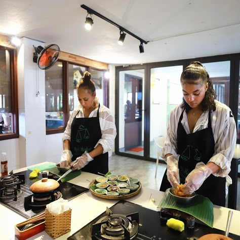 Marjorie Harvey on Instagram: “We took a Vietnamese cooking class at Vy’s Market and Cooking school 😋” Cooking Class Aesthetic, Class Aesthetic, School Instagram, Marjorie Harvey, Lori Harvey, Girl Cooking, Cooking School, Cooking Class, Take That