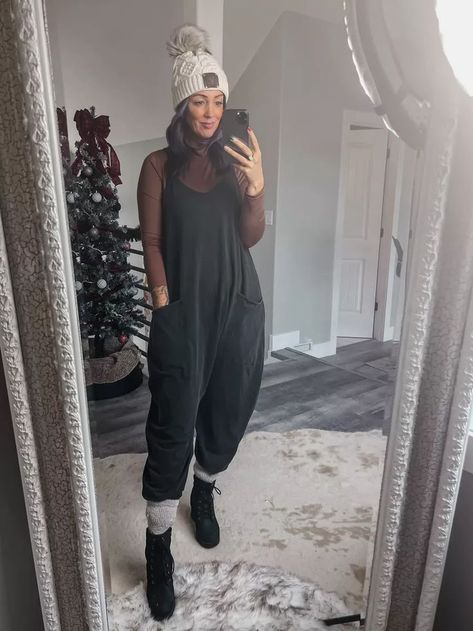 Winter Onsies Women, Onsies Outfit Women, Boho Outfits Cold Weather, Oversized Jumpsuit Outfit Winter, Pants Romper Outfit Winter, Lounge Jumpsuit Outfit, Jumpsuits In Winter, Womens Onesie Outfit, Onsies Ideas Women