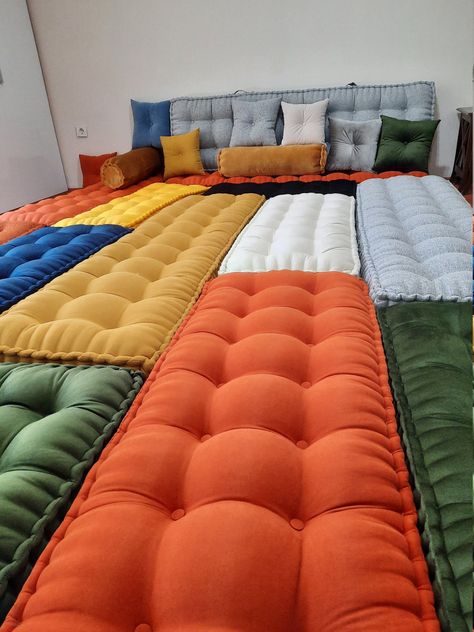 Reading Nook Seating, Mattress On Floor Ideas Bedrooms, Nook Decorating Ideas, Cozy Floor Seating, Room Playground, Seat Pillows, Floor Pillows Living Room, Tiny Workshop, Floor Seating Cushions