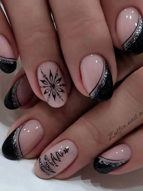 Xmas Nail Art, New Years Nail Designs, Unghie Nail Art, December Nails, Christmas Gel Nails, Snowflake Nails, Christmas Nails Acrylic, Short Nail Designs, New Year's Nails