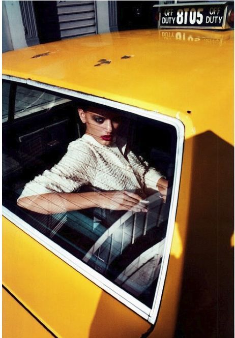 Girl in Yellow Cab Ten Magazine Red Editorial, Awesome Shirt Designs, Nyc Taxi, Bregje Heinen, Fashion Photography Ideas, Nyc Photoshoot, Luxe Travel, Car Fashion, Travel Pose