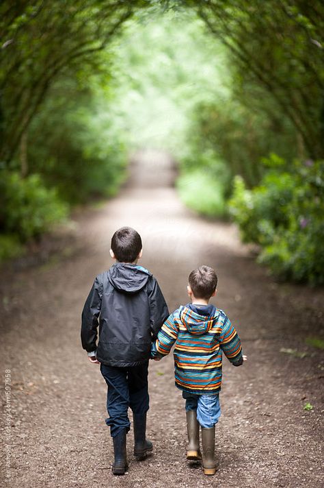 boys 2 Boys Photoshoot, Brother Pictures Boys, Brother Photography, Kids Playing Outside, Brothers Pictures, Brother Pictures, Family Tattoo Ideas, Brothers Photography, Brother Photos