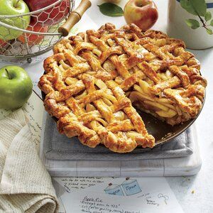 Apple Pie Sallys Baking, Apple Pie With Cooked Apples, Apple Pie Old Fashioned, Half Baked Harvest Pie, Vintage Apple Pie Recipe, Southern Living Apple Pie, Old Fashion Apple Pie Recipe, Southern Apple Pie Recipe, Pioneer Woman Apple Pie