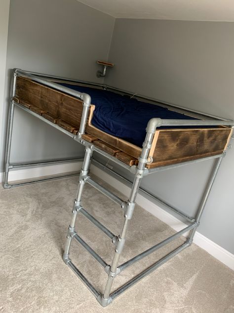 Rustic Bunk Beds, Small Room Setup, Loft Beds For Small Rooms, Industrial Bed, Industrial Pipe Furniture, Beds For Small Rooms, Hostel Room, Loft Bunk Beds, Home Decor Hooks