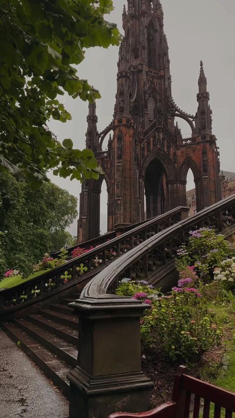 Edinburgh Aesthetic, Scotland Aesthetic, Scott Monument, Autumn Looks, Summer Rain, Dream City, Edinburgh Scotland, Scotland Travel, City Aesthetic