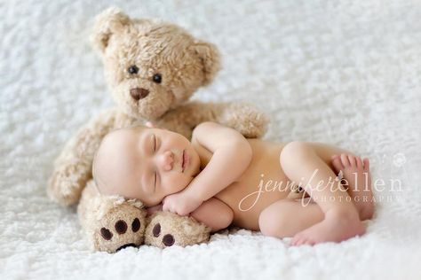 Bear Newborn Pictures, Newborn Baby Pictures, Foto Newborn, Newborn Photography Poses, Baby Shoot, Baby F, Baby Poses, Newborn Baby Photos, Baby Sleep Problems