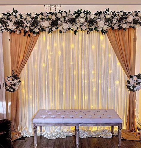 Events & Luxury Balloons on Instagram: “Today’s home nikkah setup ✨🌺 contact @events.by.allure today via Dm/Email to book your special event! 📩 #weddingevents #events…” Walima Decoration At Home, Nikkah Decoration Ideas At Home, Home Nikah Decor Ideas, Ganpati Decoration Setup, Stage Decorations Simple Event, Nikkah Home Decor Ideas, Engagement Decore Ideas, Simple Engagement Setup At Home, Nikkah Decorations At Home