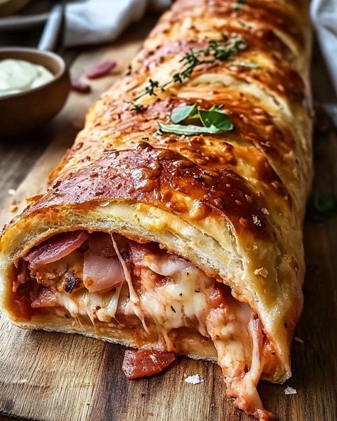 Italian Stromboli Recipe, Pillsbury Pizza Crust, Italian Stromboli, Pillsbury Pizza, Ham Pizza, Stromboli Recipe, Genoa Salami, Deli Ham, Food Babe