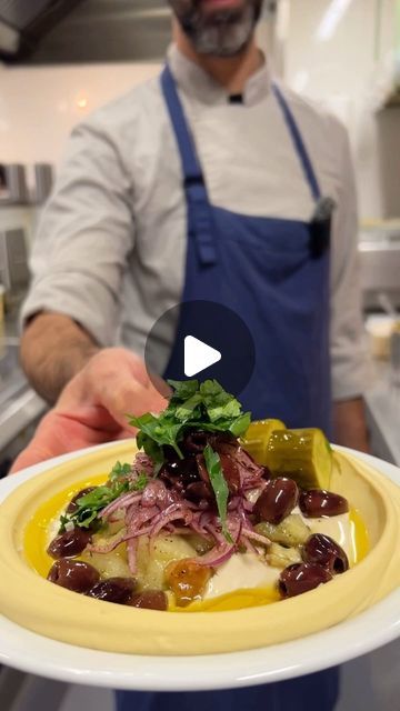 ESH PITABAR on Instagram: "This is how we make our Esh hummus.
We make it fresh 5 times a day ✨
Come visit us📍Moreelsestraat 1-3

#Hummus #Eshpitabar #esh #Amsterdamfood #pita #amsterdambestfood #amsterdamrestaurantguide #streetfood" Middle Eastern Hummus Recipe, Hummus Dishes, Lebanese Hummus Recipe, Veg Roll, Dizzy Cook, Mobility Training, Bean Dip Recipes, Amsterdam Food, Middle Eastern Dishes