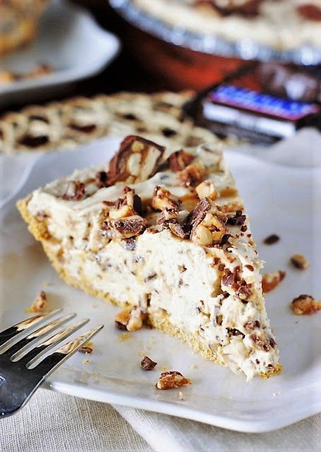 Desserts With Coconut, Banana Split Dessert Recipes, Snickers Pie, Peanut Pie, The Kitchen Is My Playground, Chocolate Chip Cookie Pie, Icebox Desserts, Banana Split Cake, Banana Split Dessert