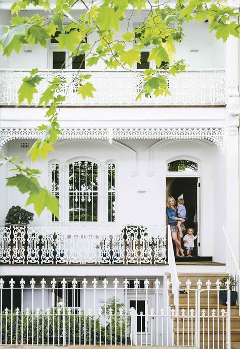 From the front, it’s a classically beautiful Victorian terrace but beyond the front door, it’s an architect’s dream of angular lines and open spaces. Paddington Terrace, Modern Victorian House, Victorian Renovation, Victorian Terrace House, White Victorian, Modern Renovation, Modern Luxe, Master Ensuite, Modern Victorian