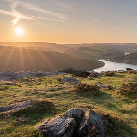 Derbyshire Aesthetic, Summer In England Aesthetic, Uk Adventure, England Nature, Summer In England, Writer Aesthetic, Derbyshire England, Sunset Scenery, England Aesthetic