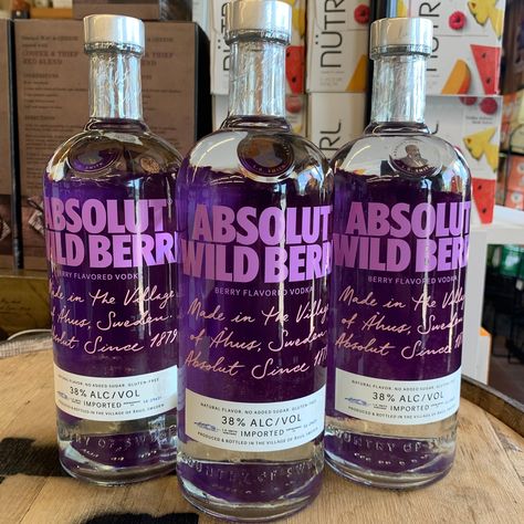 🕶️⛱️Summer flavor alert‼️🚨 Absolut Wild Berri Vodka is here. Try a Wild Berri Lemonade🍋😍 🍹2 parts Absolut Wild Berri Vodka 🍹4 parts lemonade 🍹4-5 raspberries 🍹1 lemon wedge Fill a highball glass with ice, add vodka & lemonade, stir, garnish with berries and lemon wedge. Have an Absolut BLAST🍹🥂🤤 #elmaliquor #absolutvodka #happyhour Absolut Vodka Aesthetic, Vodka Flavors, Healthy Water Drinks, Bling Bottles, Pretty Alcoholic Drinks, Raspberry Vodka, Vodka Lemonade, Alcohol Aesthetic, Wine Club