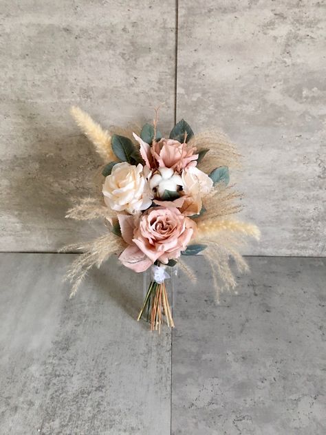 Papas Grass Bouquet, Rustic Pink Bouquet, Flower Bouquet With Pampas, Pampas Eucalyptus Rose Bouquet, Cinnamon Rose Bridal Bouquet, Rustic Hand Bouquet Wedding, Pampas And Rose Bouquet, Country Bouquet Wedding, Dusty Pink Fall Wedding