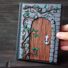 Polymer Clay Journal, Flori Fondant, Polymer Clay Kunst, Polymer Clay Embroidery, ดินปั้น Polymer Clay, Clay Fairies, Secret Door, Polymer Clay Diy, Seni Origami