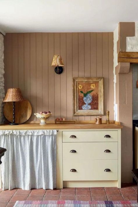 English country kitchen moment with skirted cabinet - @lisamehyden (Photo: @paul_massey) Zara Home Lamps, Breakfast Room Green, Pan Storage, Thonet Chair, Converted Barn, Marble Console, Farrow And Ball Paint, Style Cottage, Breakfast Room