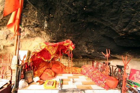 Hinglaj Mata temple is situated in Balochistan, Pakistan. This Durga Shakti Peeth in Pakistan encounters heavy footfalls of devotees throughout the year. Hinglaj Mata, Shakti Peeth, Aghori Shiva, Natural Cave, Mahakal Shiva, Hindu Rituals, Ancient Goddesses, Shri Ram Photo, Temple Art