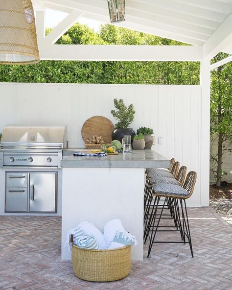 weekend & spring-ready around here! happy weekend, friends...hope it’s sunny and bright wherever you are ☀🐥 #mgdxberkshire…   #brickpaving #herringbone Pool House Cabana, Design Grill, Outdoor Kitchen Countertops, Kitchen Ikea, Modern Colonial, Outdoor Kitchen Ideas, Grill Area, Brick Garden, Outdoor Entertaining Spaces