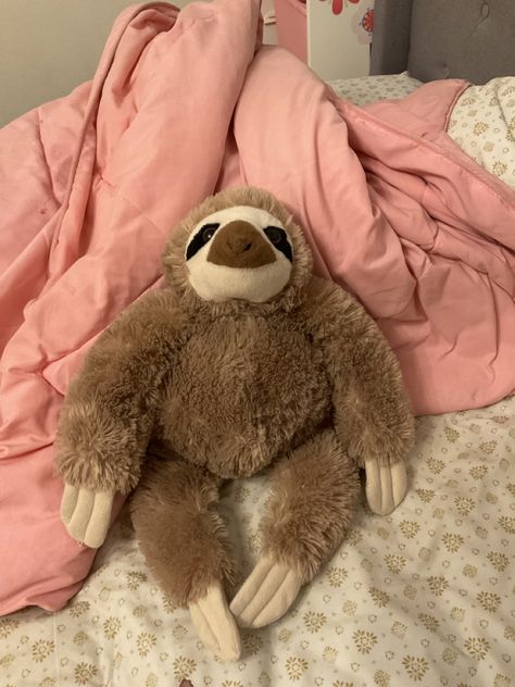 Soooo just like me, a lazy sloth 7 Cardinal Sins, Sloth Gift Ideas, Diy Sloth Plush, Sloth Plushies, Monkey Stuffed Animal Aesthetic, Sloth Memes, Jellycat Bunny, Sloth Plush, Sloth Stuffed Animal