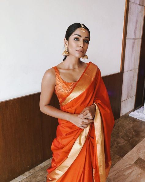 28.5k Likes, 244 Comments - Santoshi Shetty (@santoshishetty) on Instagram: “Homegirl 💫” Santoshi Shetty, Drape Ideas, Fashion Lehenga, Pakistani Wear, Saree Drape, Saree Ideas, Indian Sari Dress, Insta Poses, Kerala Saree