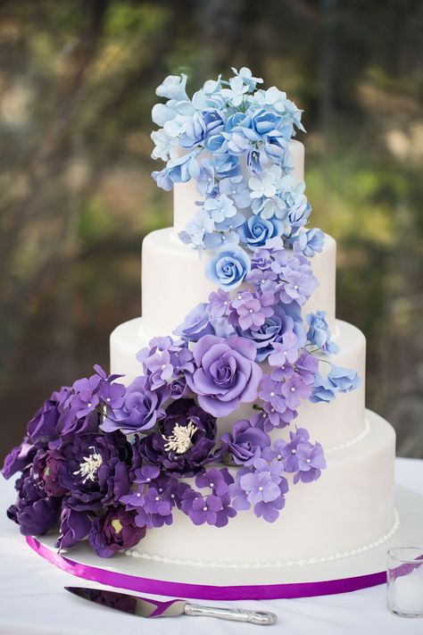 Wedding Cake Designs Purple, Blue Purple Wedding, Purple Wedding Cake, Wedding Cake Ombre, Violet Wedding, Purple Wedding Cakes, Purple Wedding Theme, Wedding Cake Photos, Ombre Wedding