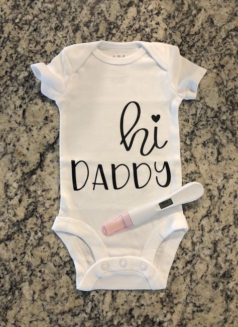 Telling Boyfriend I’m Pregnant, Surprise Baby Announcement To Husband, Pregnant Surprise Husband Ideas, Baby Announcements To Husband, Baby Onsies Ideas Announcement, Baby Surprise Announcement For Husband, Baby Reveal Ideas For Grandparents, Pregnant Announcement To Husband, How To Surprise Husband With Pregnancy