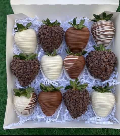 Chocolate Covered Desserts, Chocolate Covered Strawberry Recipe, Chocolate Covered Strawberries Bouquet, Strawberry Gifts, Chocolate Covered Fruit, Dessert Gifts, Adventure Seeker, Chocolate Covered Treats, Chocolate Dipped Strawberries