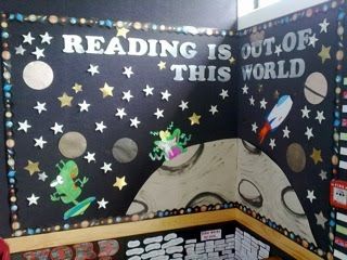 Reading Is Out of This World (ok, cheesy saying, but cool bulletin board) Library Window, Space Theme Classroom, Reading Corner Classroom, Reading Display, Library Bulletin Board, Space Classroom, Reading Bulletin Boards, Children Reading, Reading Month