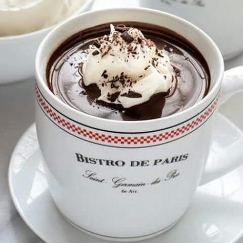 French hot chocolate French Hot Chocolate, Slow Cooker Desserts, Chocolate Caliente, Chocolate Recipe, Hot Chocolate Recipes, Chocolate Drinks, Marshmallows, Yummy Drinks, Coffee Time