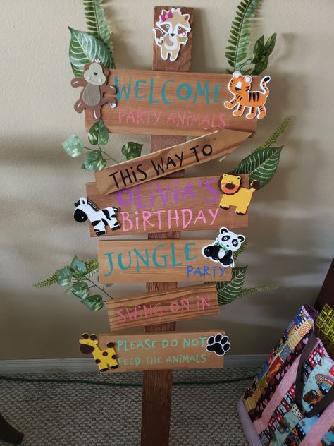 Jungle Birthday Decor, Safari Decorations Diy, Safari Birthday Party Activities, Diy Wild One Birthday Decorations, Zoo Party Decorations, Safari Birthday Party Decorations Diy, Wild One Birthday Party Girls Diy, Jungle Theme Decoration Ideas, Safari Birthday Decor