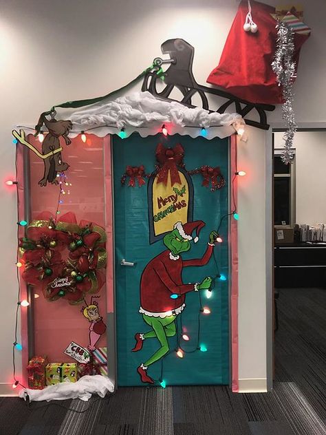 Grinch Door, Christmas Door Decorating, Christmas Cubicle Decorations, Diy Christmas Door Decorations, Door Decorations Classroom Christmas, Classroom Christmas Decorations, Holiday Door Decorations, Diy Christmas Door, Christmas Door Decorating Contest