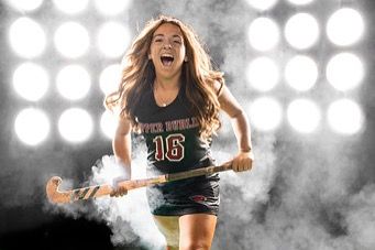 Media Day Field Hockey, Field Hockey Poses Photo Ideas, Field Hockey Photos, Field Hockey Photoshoot, Field Hockey Senior Pictures, Field Hockey Media Day Poses, Lacrosse Media Day Poses, Hockey Photoshoot, Hockey Poses