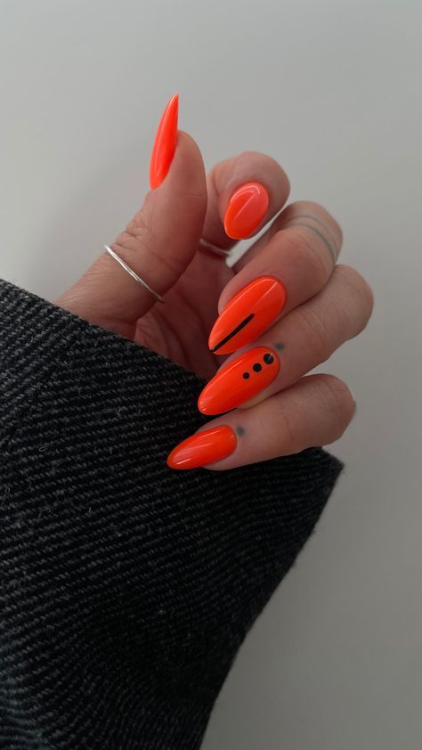 Neon Orange Design Nails, Orange And Black Nails Short, Orange Summer Nails Designs, Orange Nail Design Ideas, Bright Orange Nails With Design, Sunset Orange Nails, Neon Orange Nails With Design, Neon Orange Nail Ideas, Hot Orange Nails