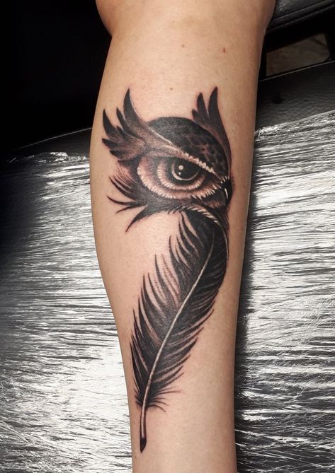 Tattoo Ideas Eagle, Marble Tattoo, Owl Feather Tattoos, Realistic Owl Tattoo, Feather Tattoo Colour, Owl Tattoo Drawings, Feather Tattoo Meaning, 2024 Tattoo, Casino Tattoo