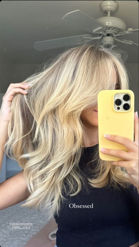 Sand Blonde Hair With Highlights, Mamma Mia Blonde Hair, Short Buttery Blonde Hair, Buttery Bright Blonde Hair, Golden Sandy Blonde Hair, Summer Blonde 2024, Lived In Summer Blonde, Golden Blonde With Shadow Root, Blonde Hair Blended Roots