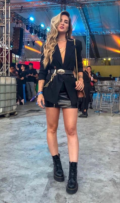 Party Concert Outfit, Spanish Rock Concert Outfit Ideas, Latin Concert Outfit Ideas, 30th Birthday Outfits, Outfits Medellin, Edgy Concert Outfit, Party Outfit Casual, Looks Show, Concert Ootd