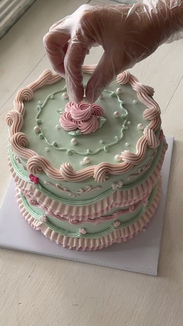 Shabby Chic Cakes, Dream Cake, Vintage Cake, Colour Scheme, Cake Designs, Party Favors, Shabby Chic, Birthday Cake, Cake